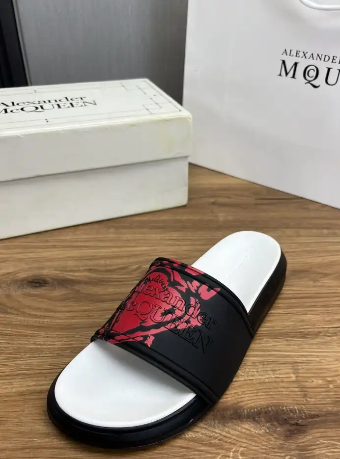 hype Alexander Mcqueen slippers