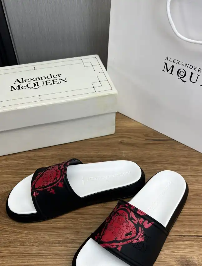 hype Alexander Mcqueen slippers