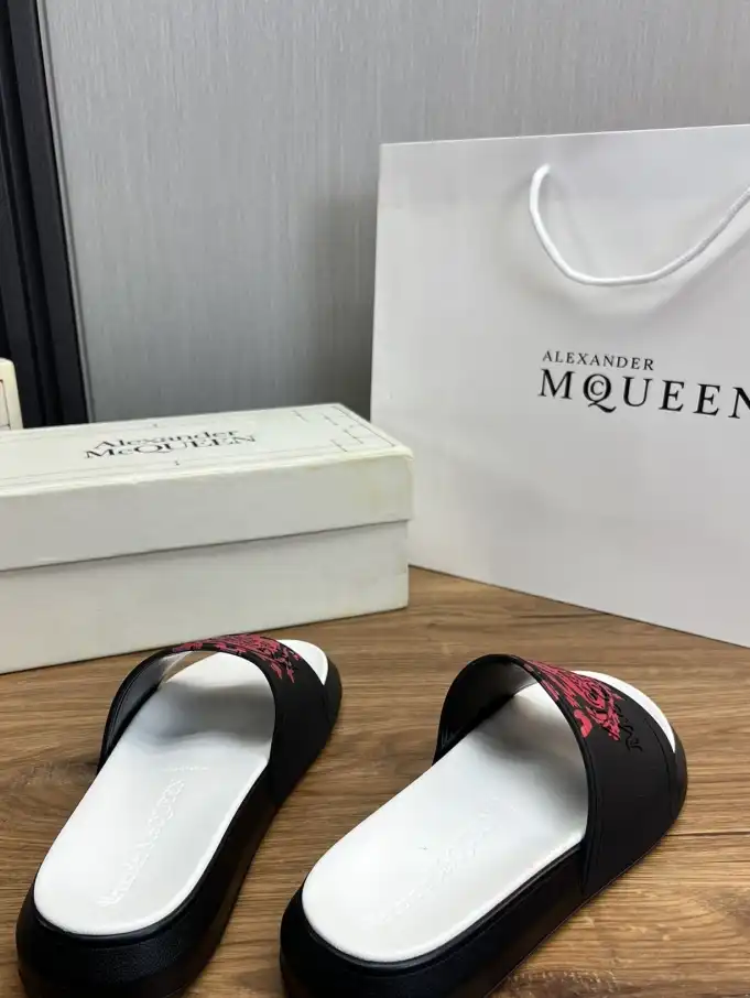 hype Alexander Mcqueen slippers