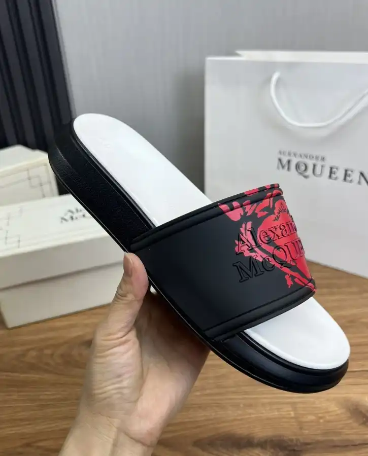 hype Alexander Mcqueen slippers