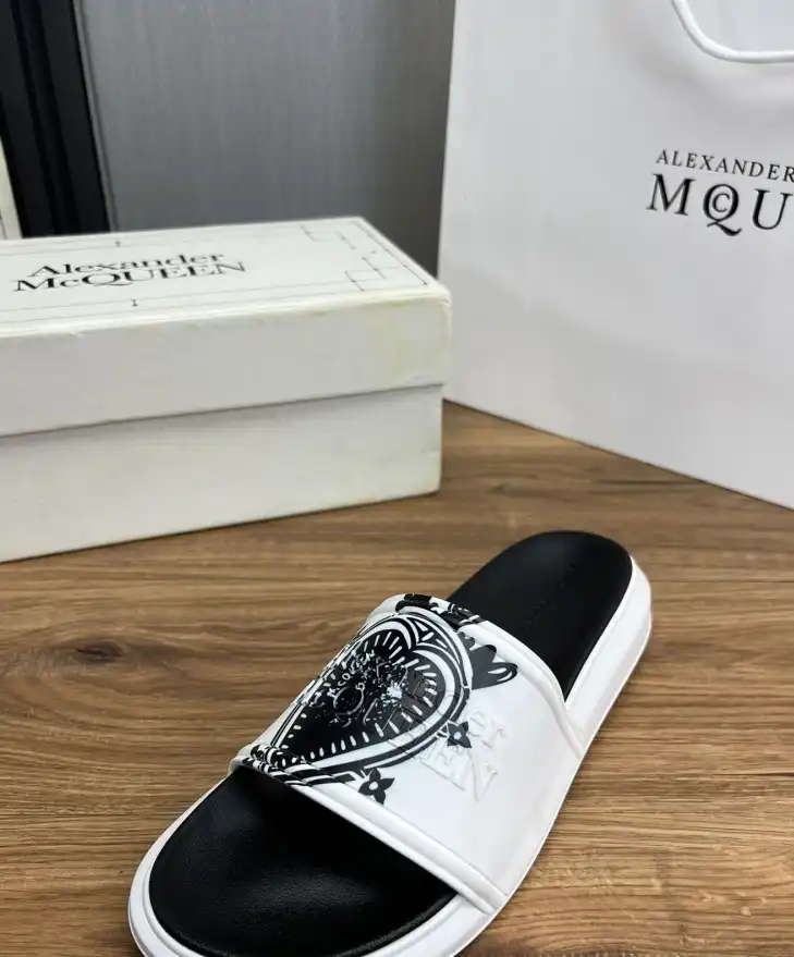 hype Alexander Mcqueen slippers