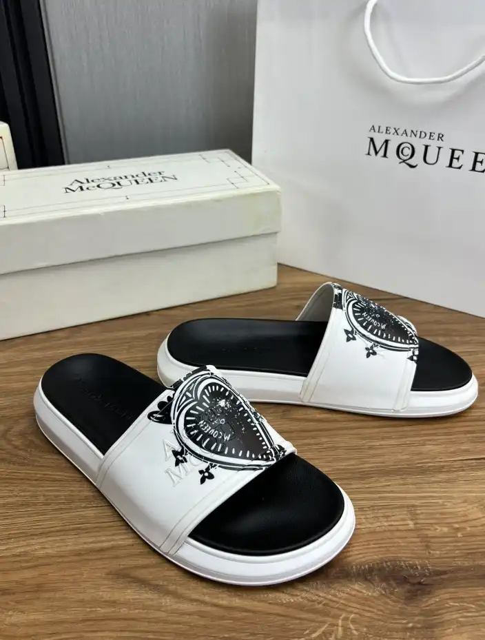 hype Alexander Mcqueen slippers