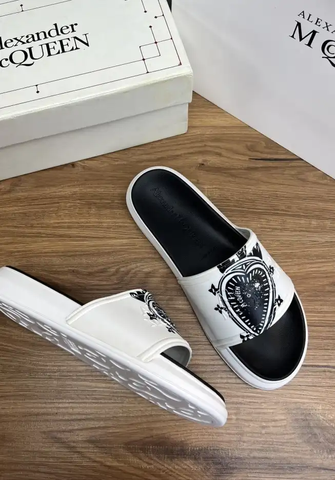 hype Alexander Mcqueen slippers