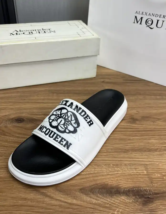 hype Alexander Mcqueen slippers