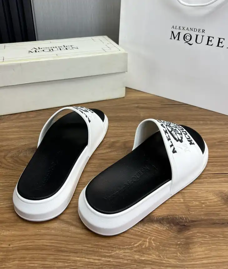 hype Alexander Mcqueen slippers