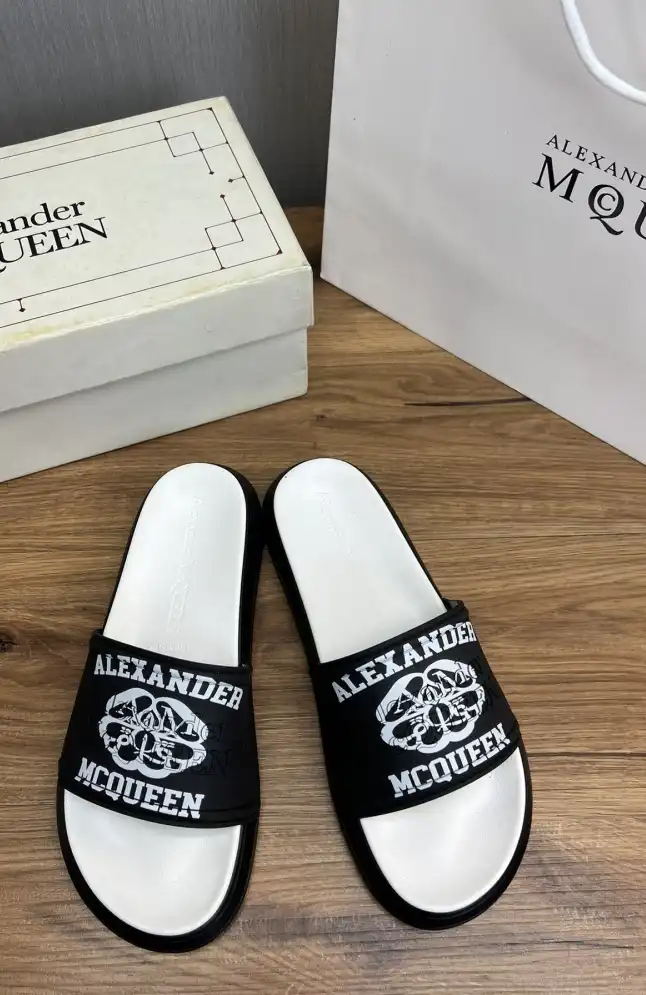 hype Alexander Mcqueen slippers