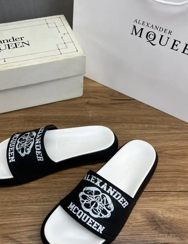 hype Alexander Mcqueen slippers