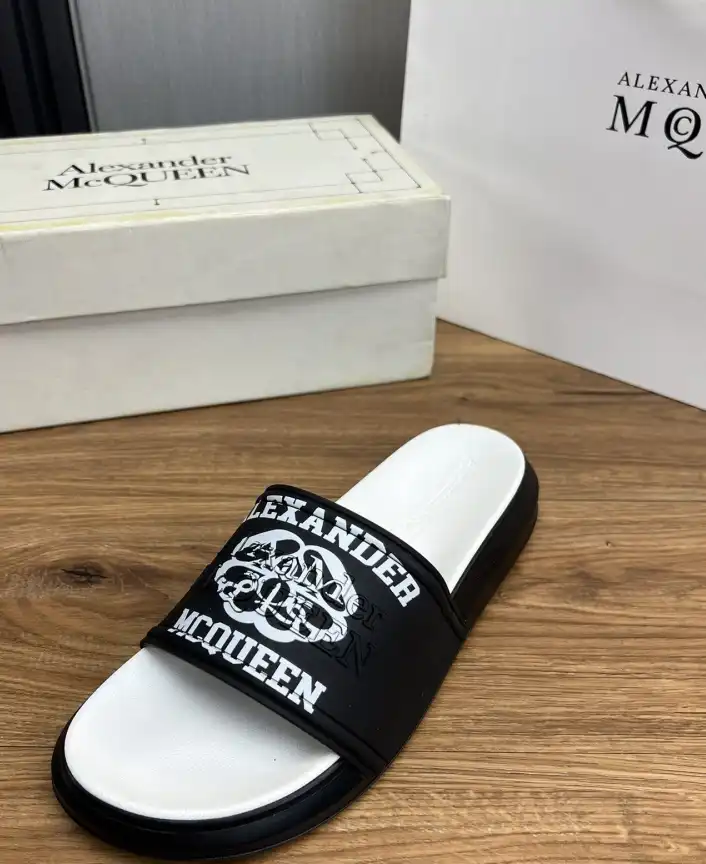 hype Alexander Mcqueen slippers