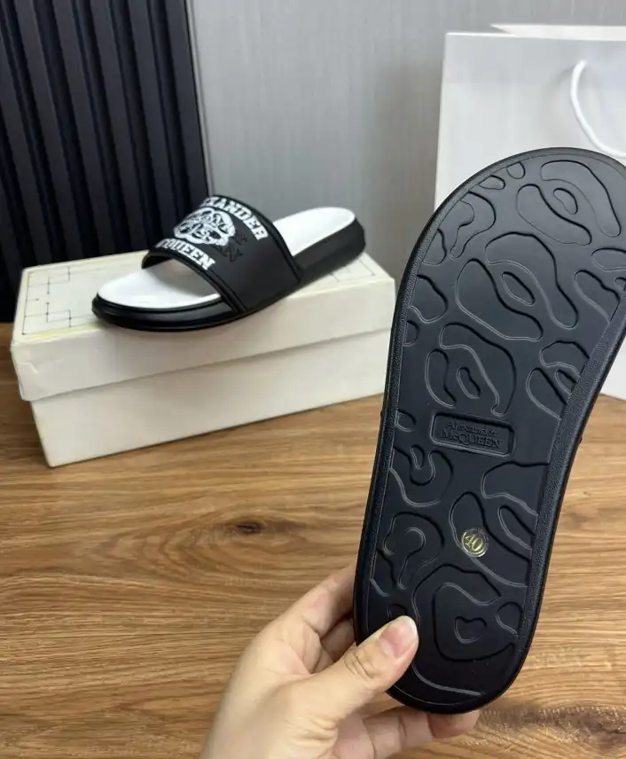 hype Alexander Mcqueen slippers