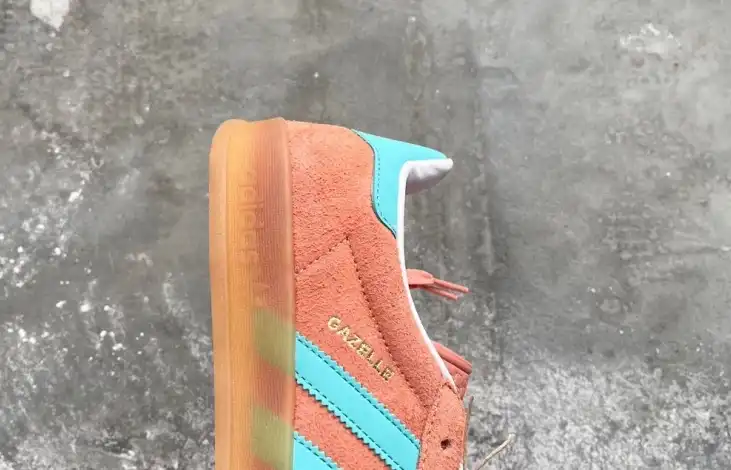 hype Adidas Sneakers