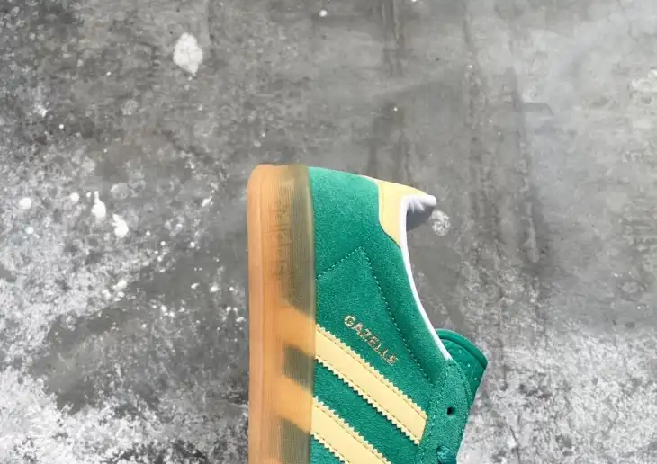 hype Adidas Sneakers