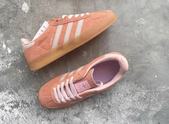 hype Adidas Sneakers