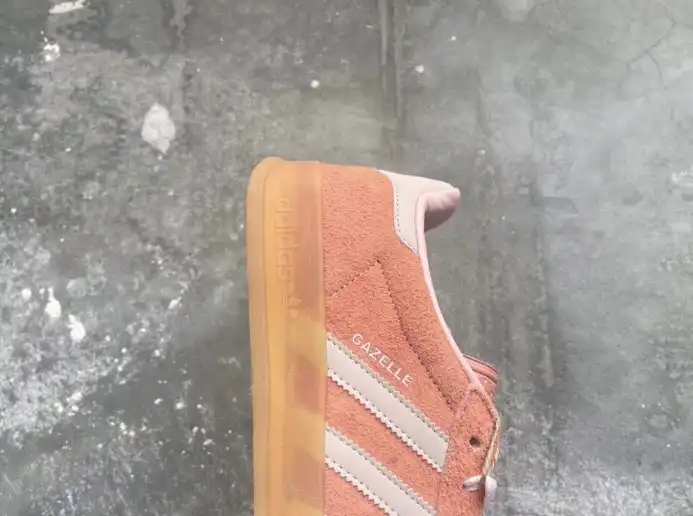 hype Adidas Sneakers