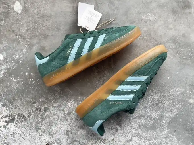 hype Adidas Sneakers