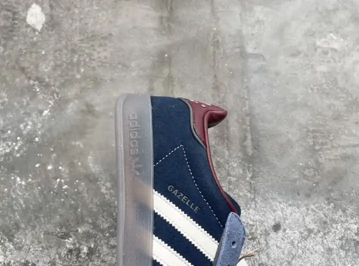 hype Adidas Sneakers