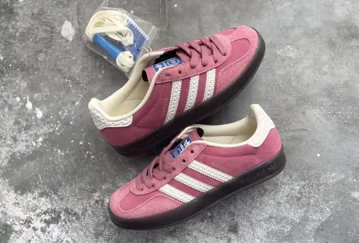 hype Adidas Sneakers