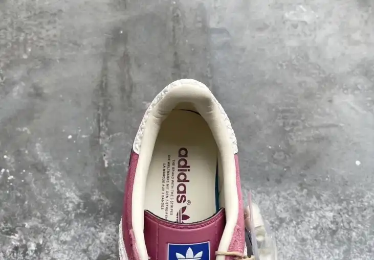 hype Adidas Sneakers