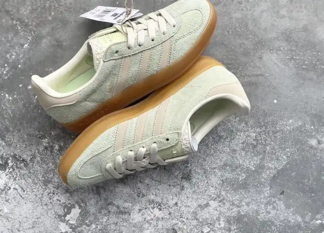 hype Adidas Sneakers