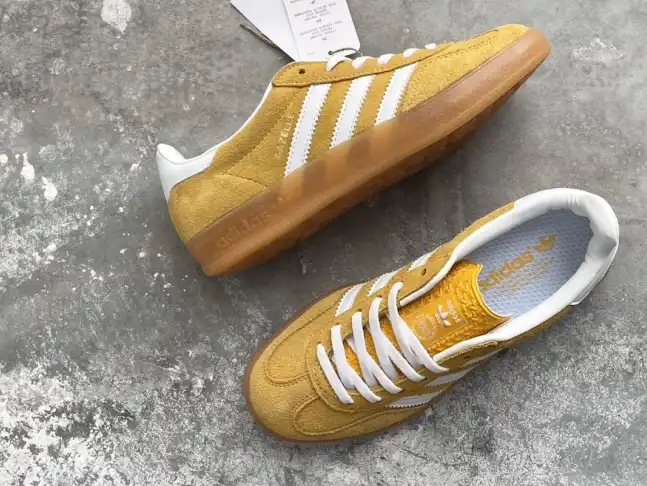 hype Adidas Sneakers