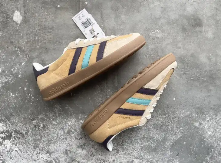 hype Adidas Sneakers