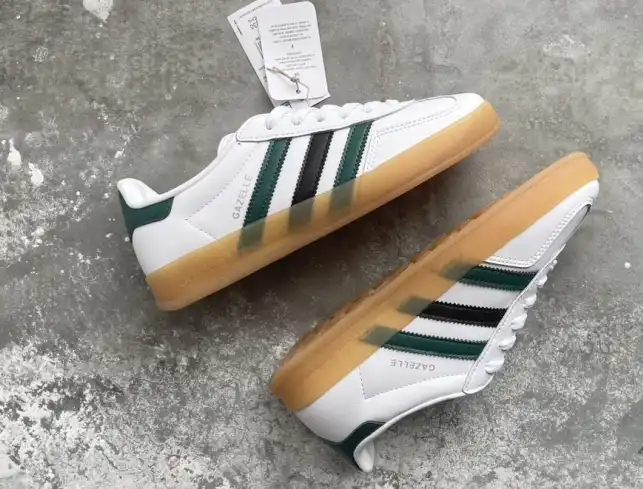 hype Adidas Sneakers