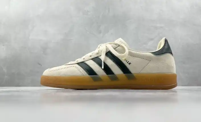 hype Adidas Sneakers