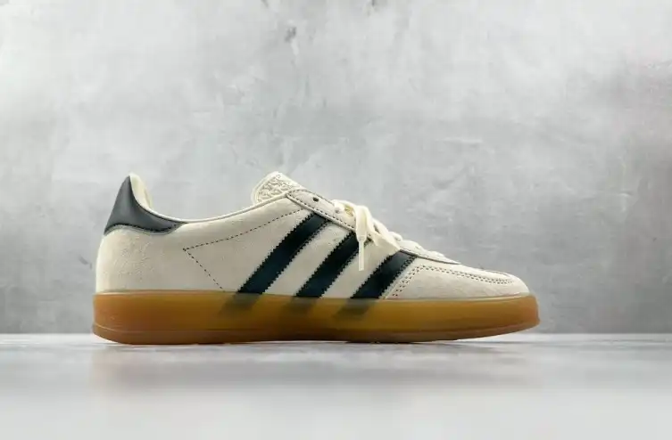 hype Adidas Sneakers