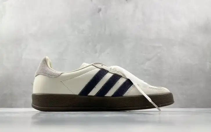 hype Adidas Sneakers