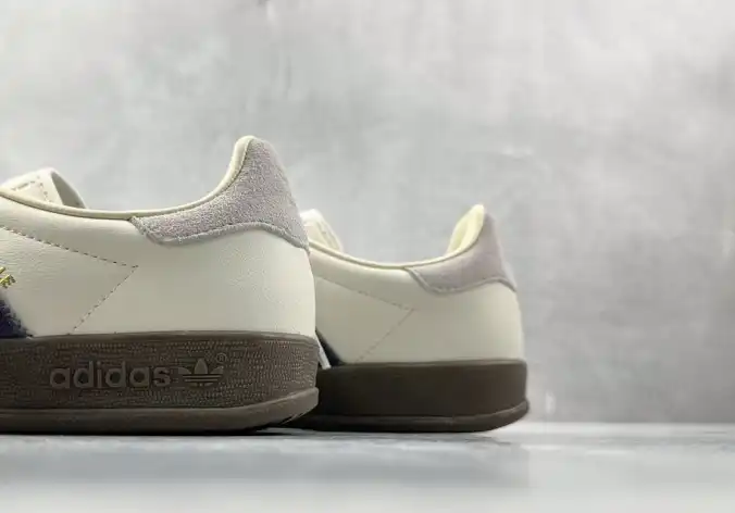 hype Adidas Sneakers