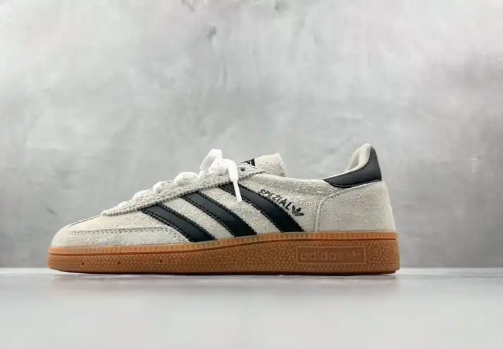 hype Adidas Sneakers