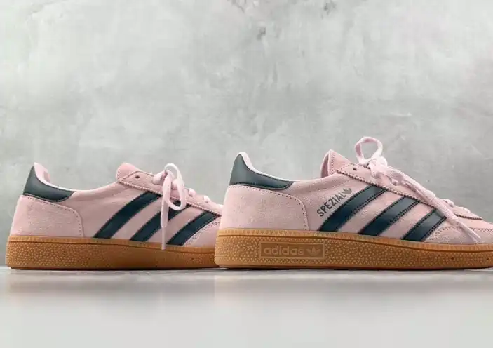 hype Adidas Sneakers