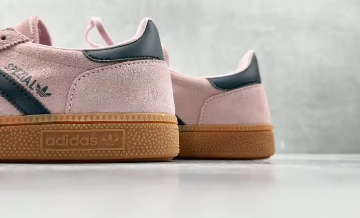 hype Adidas Sneakers