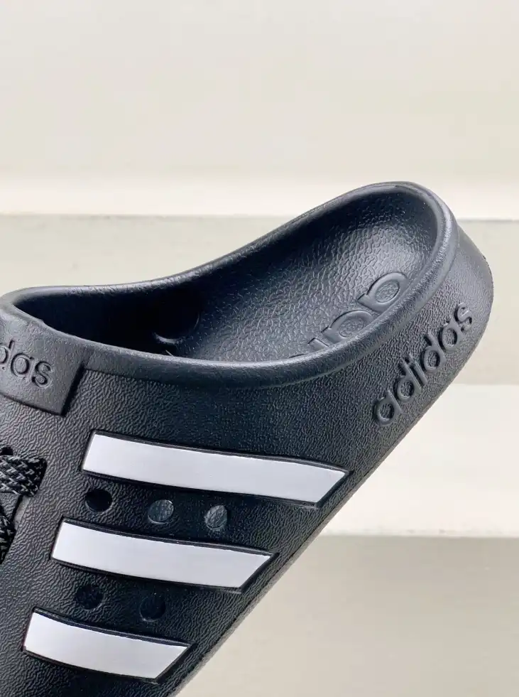 hype Adidas slippers