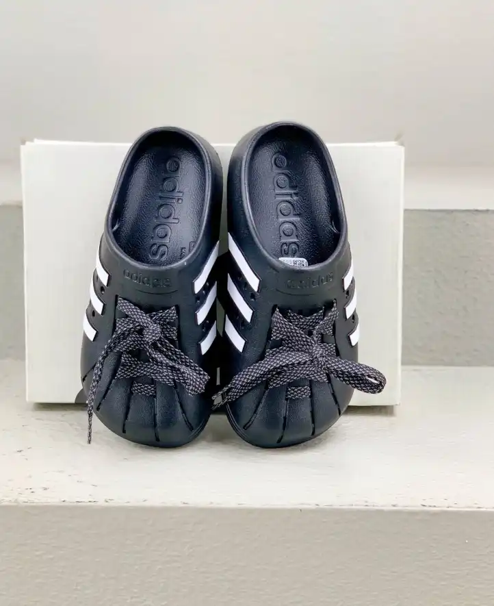 hype Adidas slippers