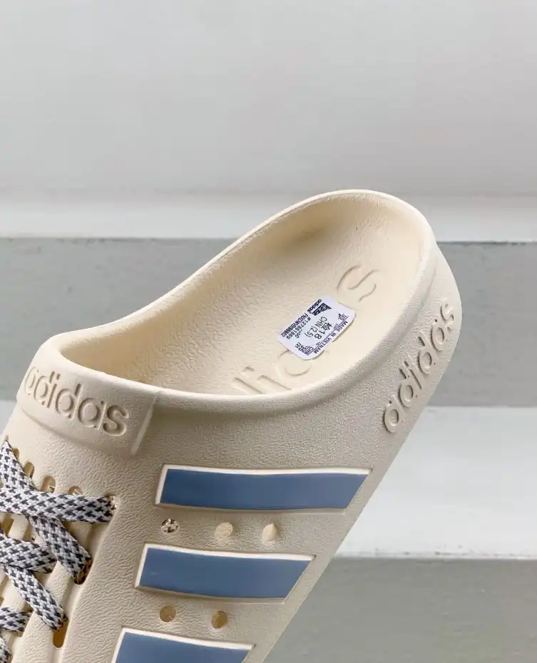 hype Adidas slippers