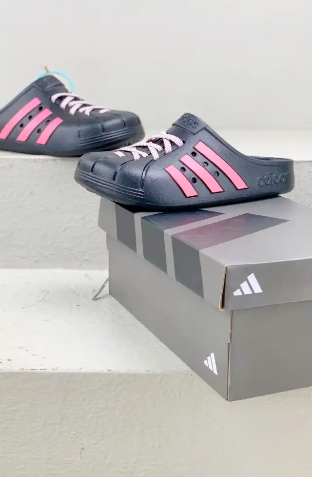 hype Adidas slippers