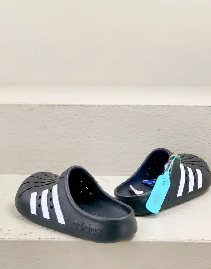 hype Adidas slippers