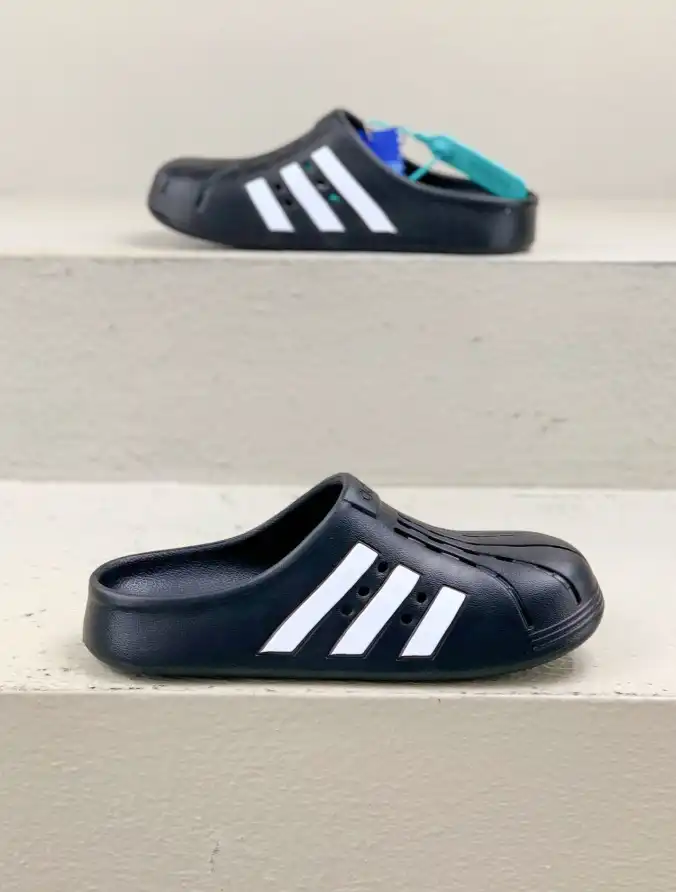 hype Adidas slippers