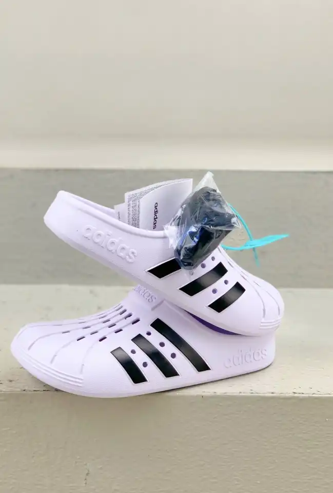 hype Adidas slippers