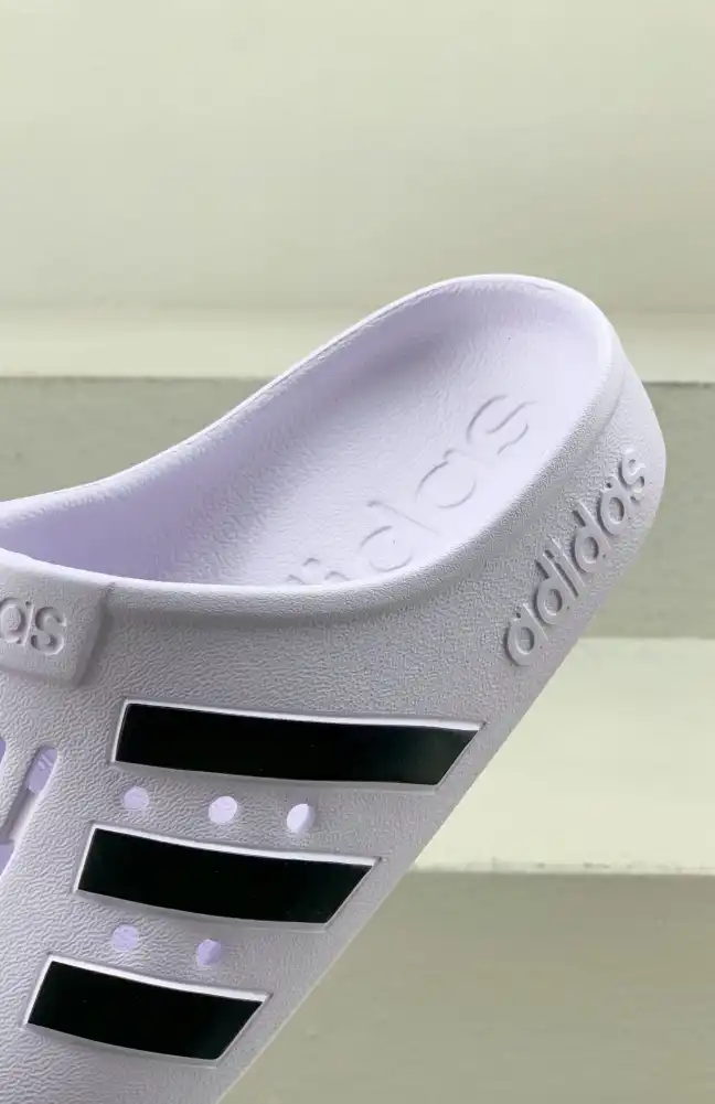 hype Adidas slippers