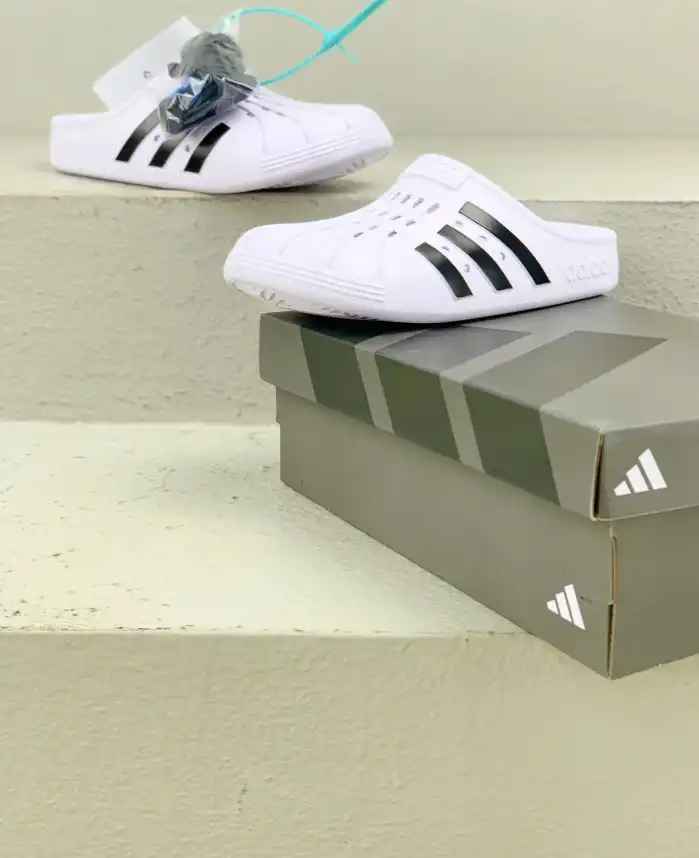 hype Adidas slippers