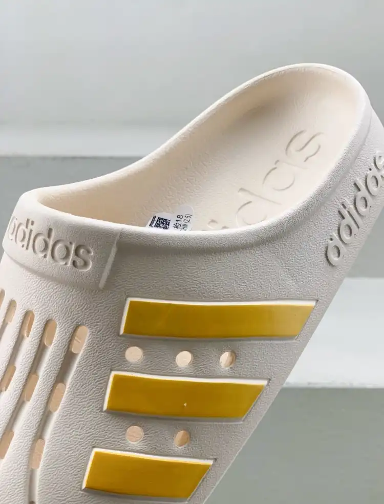 hype Adidas slippers