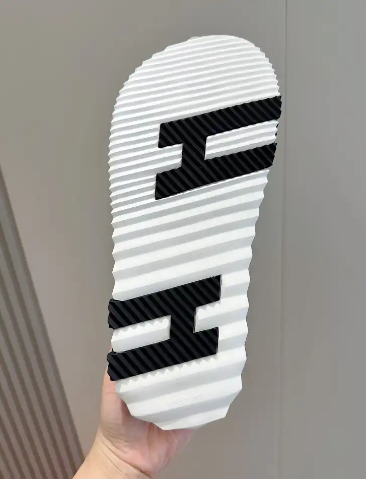 hype Hermes Sandals