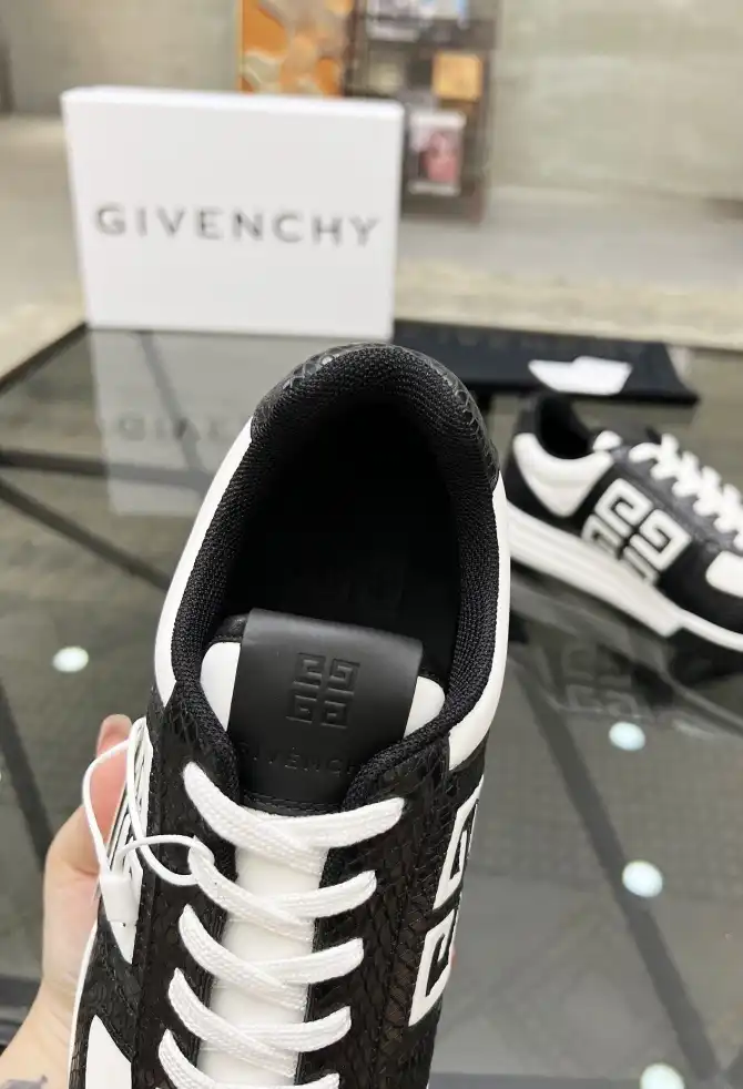 hype Givenchy Sneakers