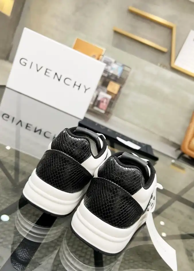 hype Givenchy Sneakers