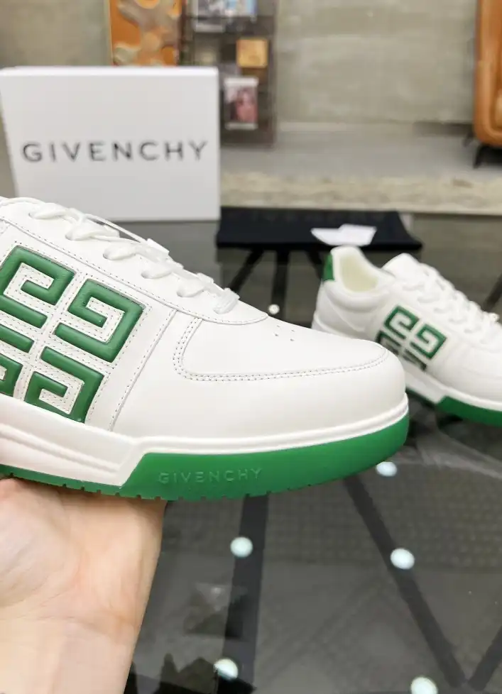 hype Givenchy Sneakers