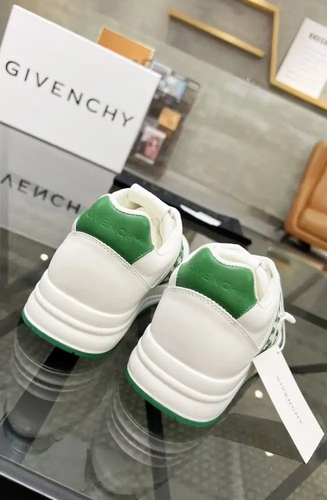 hype Givenchy Sneakers