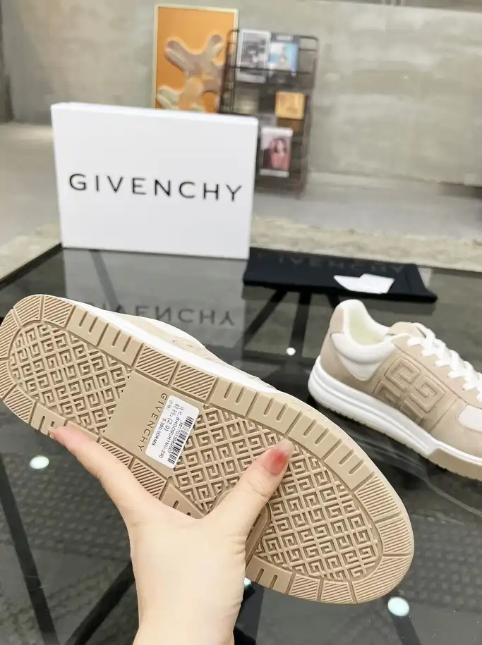 hype Givenchy Sneakers