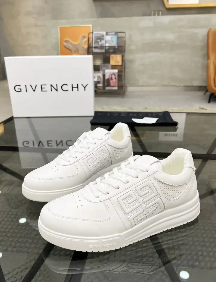 hype Givenchy Sneakers