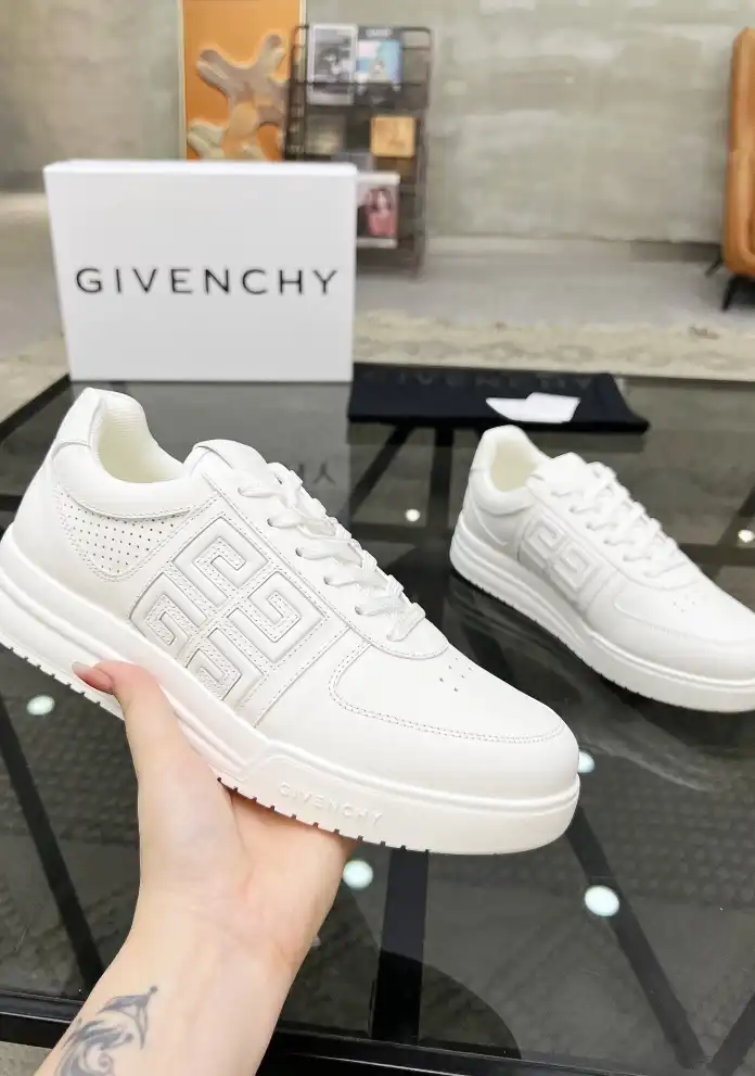 hype Givenchy Sneakers